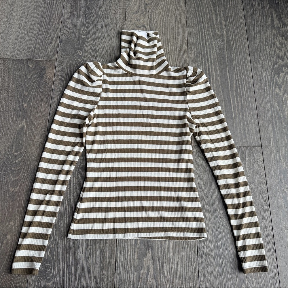 Evereve Pierre Striped Turtleneck Top in Olive / Off White Size XS